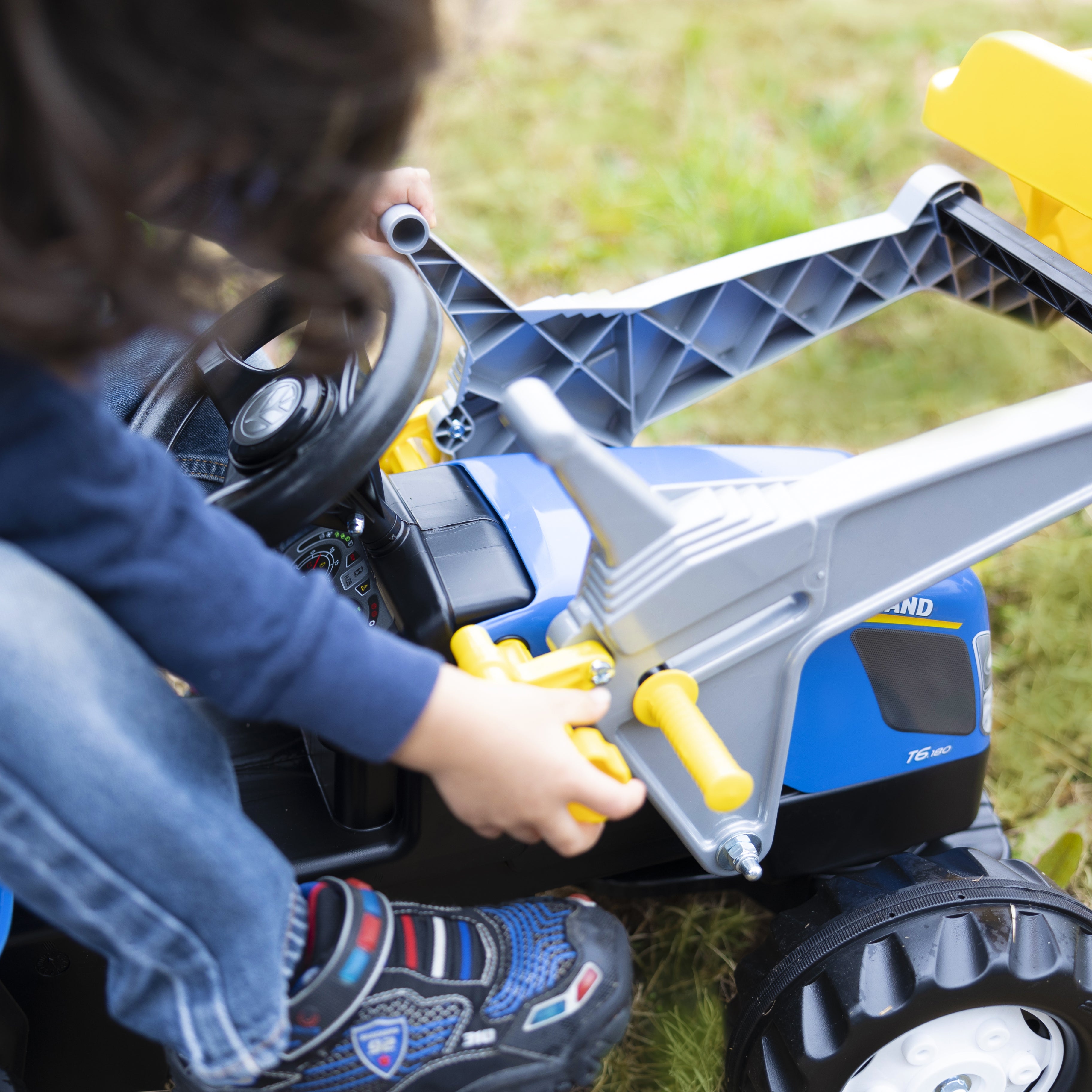 New Holland Front Load Kid Tractor w/Trailer